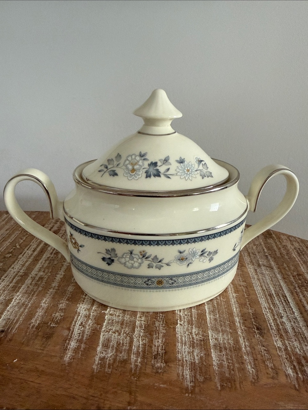 Minton Penrose Fine Bone China Royal Doulton England Sugar Bowl With Lid